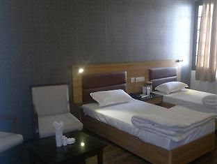 Oyo 3523 Tekarees Inn Mahanagar Lucknow Exteriör bild